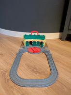 Thomas de trein - station + inklapbare treinrails, Kinderen en Baby's, Speelgoed | Thomas de Trein, Ophalen of Verzenden, Zo goed als nieuw