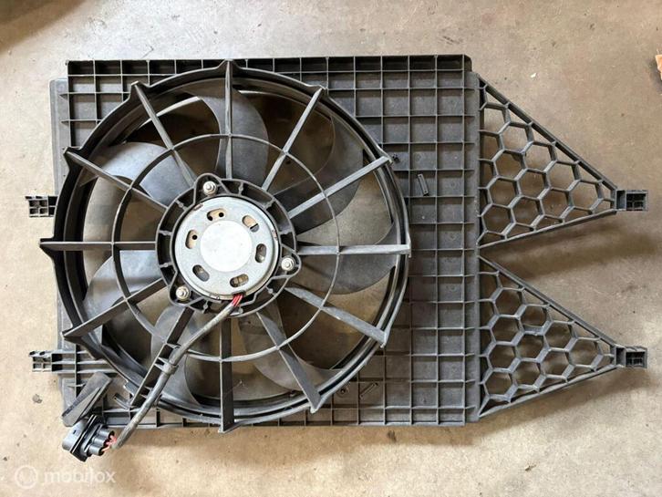 Koelvin 12 volt Volkswagen Polo 6R ('09-'14) 6R0121207, Auto-onderdelen, Motor en Toebehoren, Volkswagen, Gebruikt, Ophalen of Verzenden