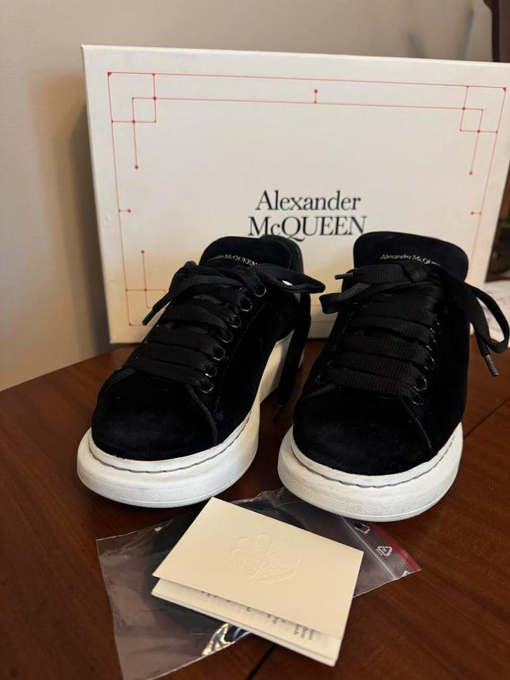 Alexander McQueen, Kleding | Dames, Schoenen, Zo goed als nieuw, Sneakers of Gympen, Zwart, Ophalen of Verzenden