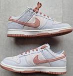Nike Dunk Low 'Fossil Rose' EU 41, Kleding | Heren, Schoenen, Ophalen of Verzenden, Nieuw, Overige kleuren