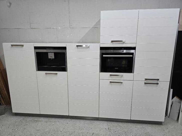 Te koop Complete  witte keuken met apparatenwand., Huis en Inrichting, Keuken | Complete keukens, Gebruikt, Wit, Hout, Ophalen