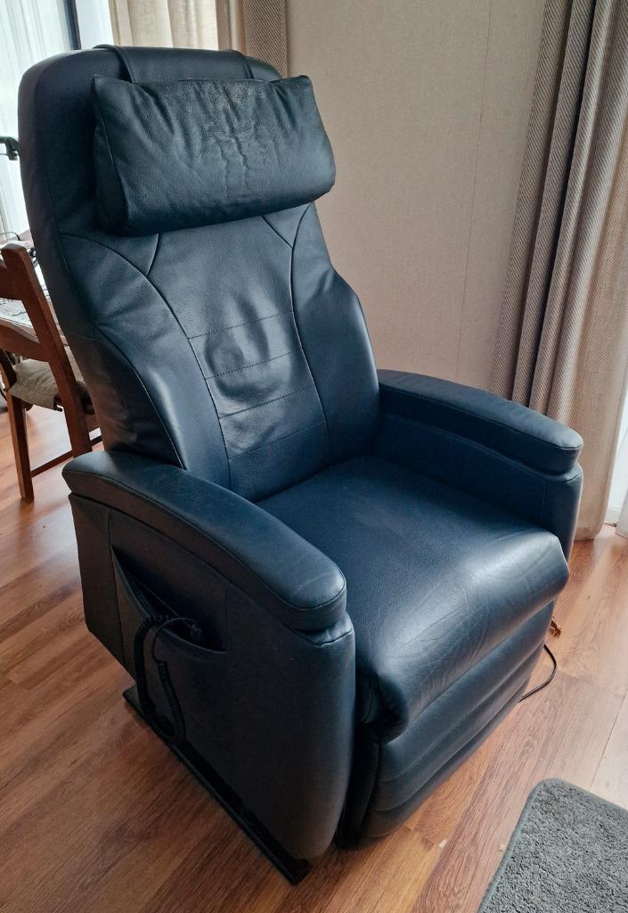 Elektrisch bedienbare sta-op & relax fauteuil, Huis en Inrichting, Fauteuils, Gebruikt, Leer, 50 tot 75 cm, 75 tot 100 cm, Ophalen