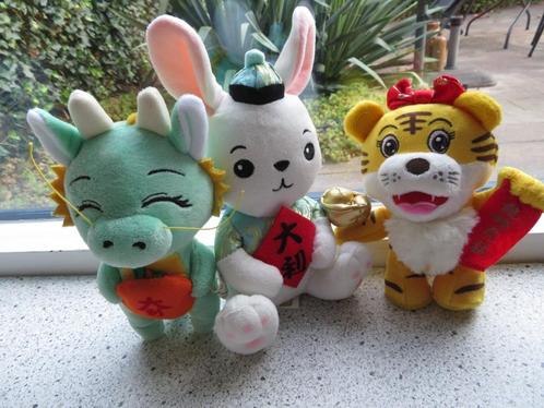 Draak Tijger en Konijn van Amazing Oriental, Kinderen en Baby's, Speelgoed | Knuffels en Pluche, Zo goed als nieuw, Konijn, Ophalen of Verzenden