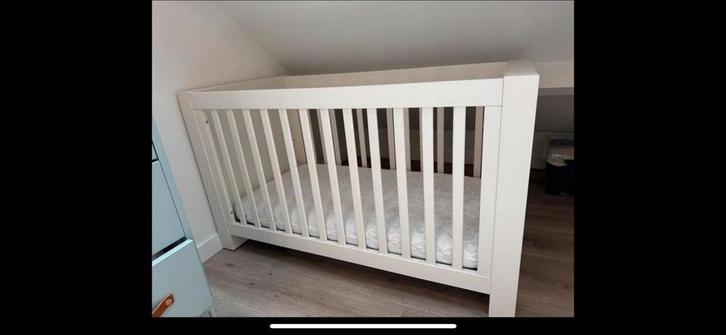 Kidsmill wit houten ledikant met top matras & 2 hoezen, Kinderen en Baby's, Babywiegjes en Ledikanten, Gebruikt, Ledikant, Ophalen