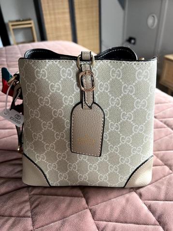 GG Small Bucket Bag beschikbaar voor biedingen