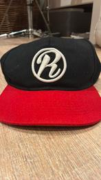 Royalistiq pet zwart met rood, Kleding | Heren, Ophalen of Verzenden, Gedragen, One size fits all