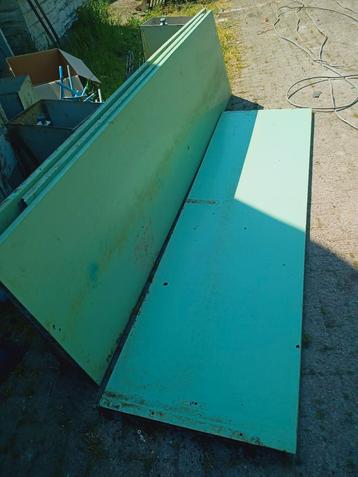 3 kunststof platen  beschikbaar voor biedingen