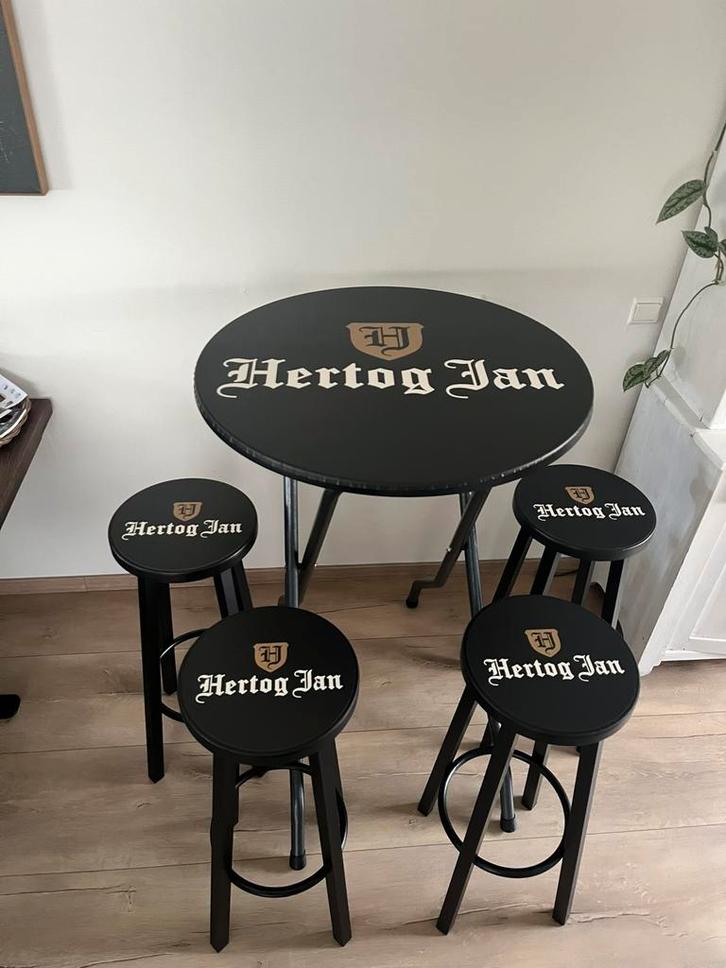 Hertog Jan set sta tafel en bar krukken, Huis en Inrichting, Tafels | Statafels, Zo goed als nieuw, Ophalen of Verzenden