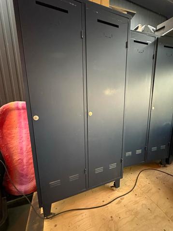 Stalen Lockerkasten - 3 stuks beschikbaar voor biedingen