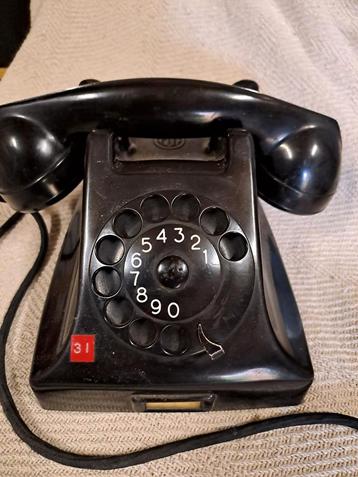 Vintage Bakelieten Telefoon beschikbaar voor biedingen