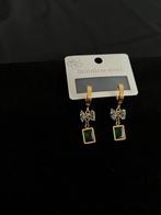 Gouden oorbellen met groene steen, Sieraden, Tassen en Uiterlijk, Oorbellen, Hangers, Nieuw, Ophalen of Verzenden, Met edelsteen