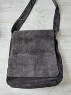 Mooie suede leren schoudertas, ZGAN, 20 euro, Ophalen, Zo goed als nieuw, Grijs, Leer