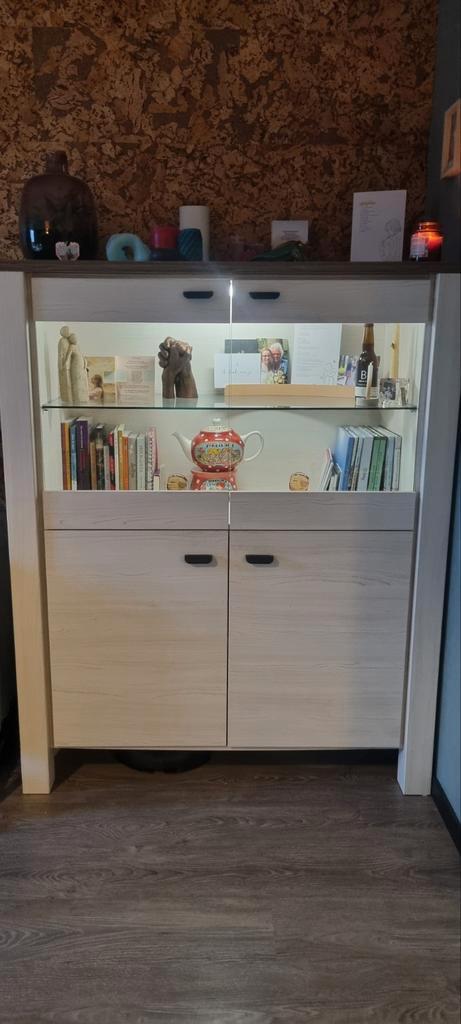 Vitrinekast Lynn van leen bakker, Huis en Inrichting, Kasten | Buffetkasten, Gebruikt, 25 tot 50 cm, Ophalen