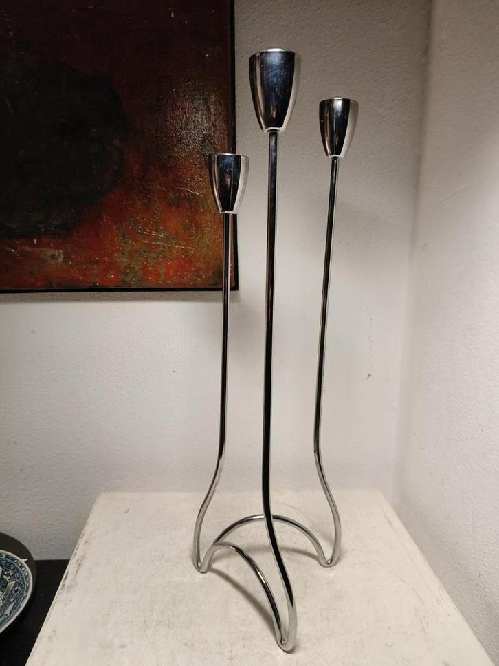 2875 Moderne Chroom Loop Kandelaar, Huis en Inrichting, Woonaccessoires | Kandelaars en Kaarsen, Gebruikt, Kandelaar, 25 tot 50 cm