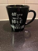 beker mok zwart All you need is love and chocola, Ophalen of Verzenden, Zo goed als nieuw, Overige stijlen, Kop(pen) en/of Schotel(s)