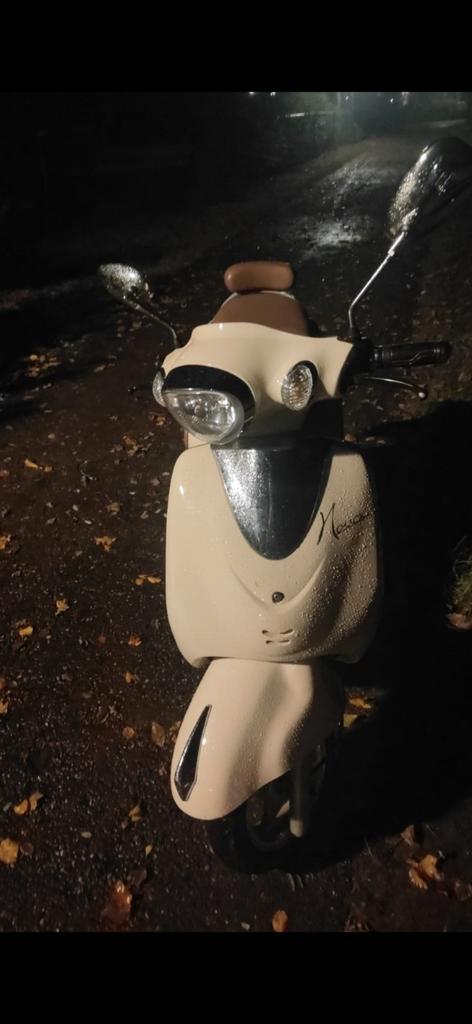 Novox Elektrische Scooter - ZONDER KENTEKEN, Fietsen en Brommers, Snorfietsen en Snorscooters, Gebruikt, Overige merken, Elektrisch
