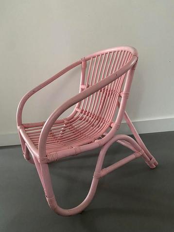 Roze rotan stoel van KidsDepot 