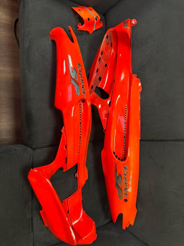Gilera Runner Fluo Rosso kappen, Fietsen en Brommers, Brommeronderdelen | Scooters, Overige merken, Kap, Ophalen