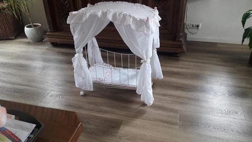 Romantisch Poppenledikant., Kinderen en Baby's, Speelgoed | Poppen, Gebruikt, Overige typen, Ophalen