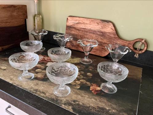 IJSCOUPES, DESSERT SCHAALTJES, 4 EN 5 STUKS, Huis en Inrichting, Keuken | Servies, Zo goed als nieuw, Overige typen, Glas, Ophalen of Verzenden