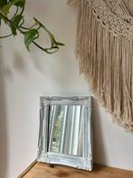 Wit Spiegeltje met brocante look, Ophalen, Minder dan 50 cm, Zo goed als nieuw, Minder dan 100 cm