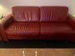 Gratis ophalen - Rode leren 3-zits bank, Huis en Inrichting, Banken | Bankstellen, Ophalen, Gebruikt, Driepersoons, Rechte bank