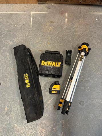 DeWALT Kruislijnlaser met statief en accessoires beschikbaar voor biedingen