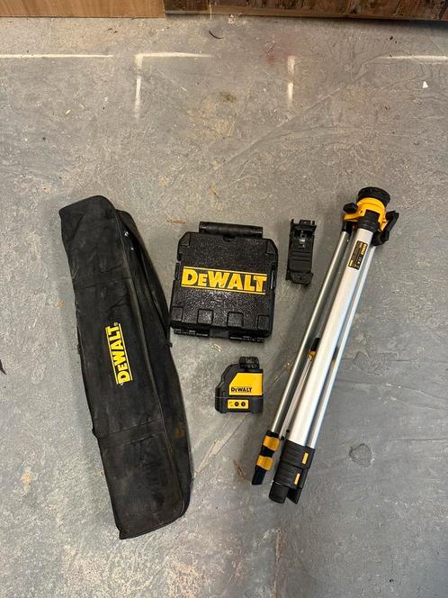DeWALT Kruislijnlaser met statief en accessoires, Doe-het-zelf en Verbouw, Meetapparatuur, Gebruikt, Ophalen of Verzenden