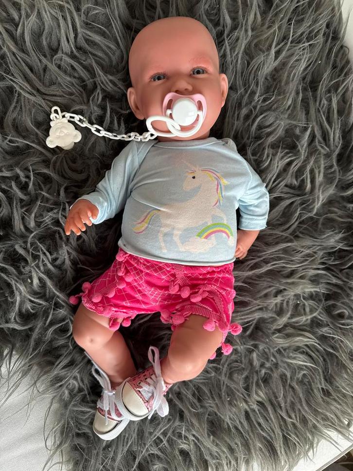 M.Llorens Babypop nieuwstaat, Kinderen en Baby's, Speelgoed | Poppen, Zo goed als nieuw, Babypop, Ophalen of Verzenden