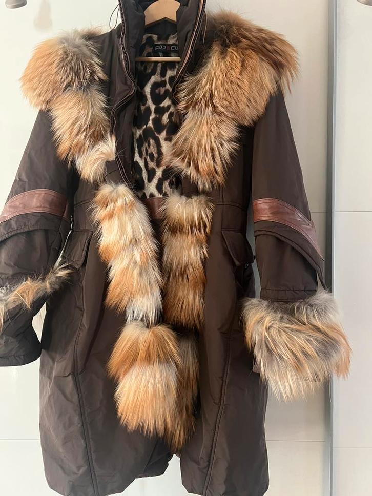 Bruine half lange jas, maat 38, met bont en leren details, Kleding | Dames, Jassen | Winter, Zo goed als nieuw, Maat 38/40 (M)