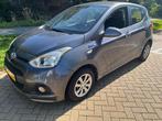Hyundai i10 1.0i 66pk 2016 Grijs nwe Apk, Auto's, Stof, 4 stoelen, 23 km/l, Origineel Nederlands