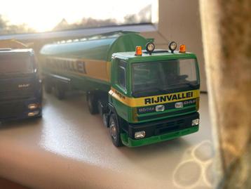 Twee daf veevoer bevoorradings auto s beschikbaar voor biedingen