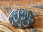 Mooie oude ring van wit brons met steen uit Nepal 3 cm., Antiek en Kunst, Ophalen of Verzenden