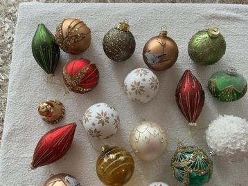 Prachtige kerstballen, 36 grote en diverse kleine beschikbaar voor biedingen