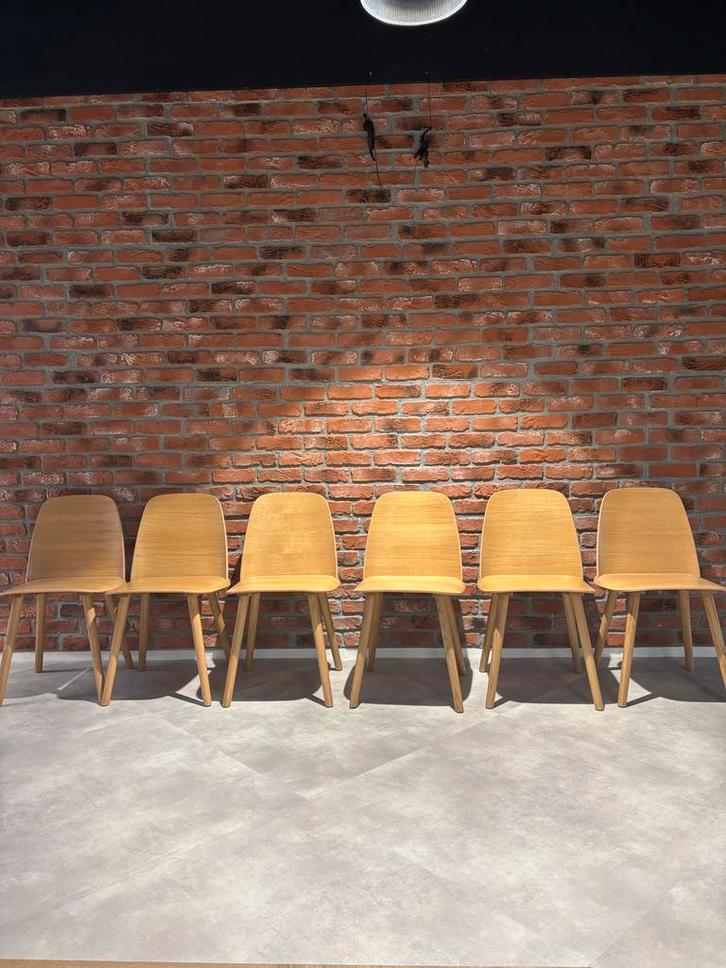 6 Nieuwe Muuto Nerd Stoelen Eikenhout, Huis en Inrichting, Stoelen, Nieuw, Vijf, Zes of meer stoelen, Hout, Bruin, Ophalen