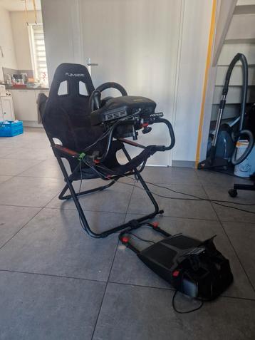Playseat Challenge + Logitech MOMO Stuur & Pedalen beschikbaar voor biedingen