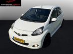 Toyota Aygo 1.0-12V Dynamic NAVI AIRCO 5DRS, Auto's, Toyota, Euro 5, Gebruikt, 4 stoelen, Bedrijf