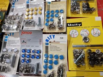 Nu deze 50 verpakkingen met drukknopen enz beschikbaar voor biedingen