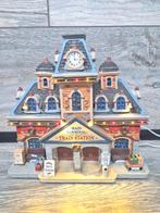 Lemax train station verlicht originele doos kerstdorp kerst, Diversen, Ophalen of Verzenden, Zo goed als nieuw