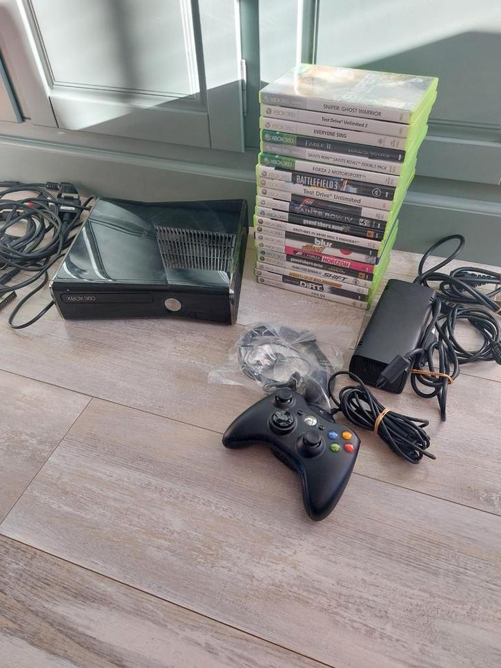 Xbox 360 compleet werkt prima. Met 22 spellen, Spelcomputers en Games, Spelcomputers | Xbox 360, Gebruikt, 120 GB, Met 1 controller