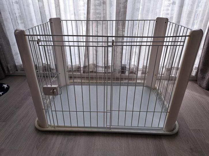 Puppyren wit met schuifdeur 87x57x58 hoog, Dieren en Toebehoren, Hondenhokken, Gebruikt, Hondenkennel, 65 tot 100 cm, 75 tot 110 cm