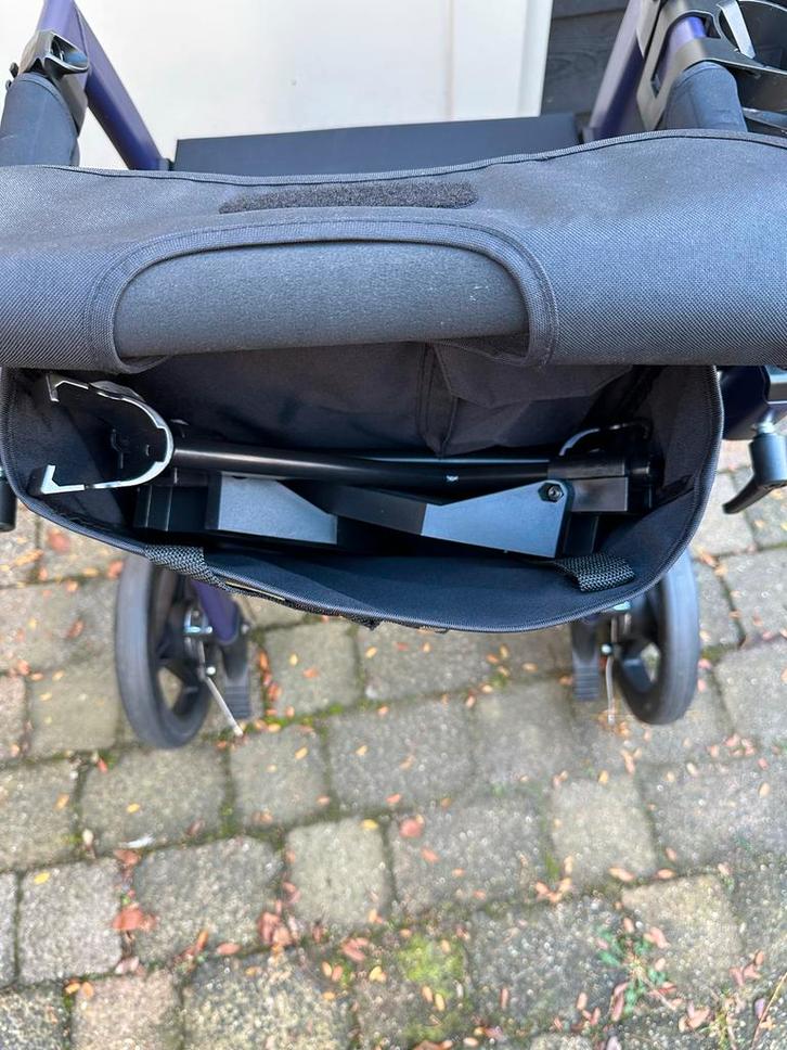Rollz Motion 2.1 rollator en rstoel in één donker paars, Diversen, Rollators, Zo goed als nieuw, Lichtgewicht, Opvouwbaar, Ophalen