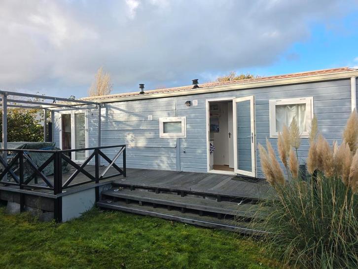 Chalet inclusief inboedel te koop!, Caravans en Kamperen, Stacaravans, tot en met 4, Ophalen of Verzenden