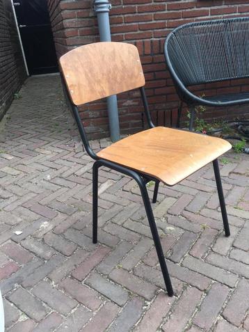 Stoel hout met metaal (schoolstoel) beschikbaar voor biedingen