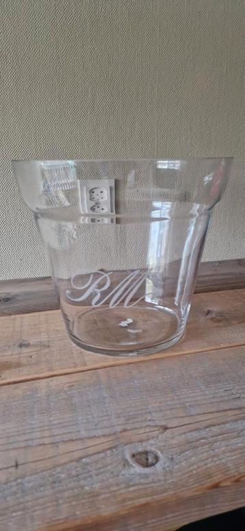 Glazen Vaas met Inscriptie beschikbaar voor biedingen