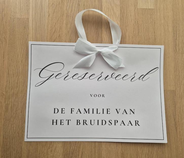 Bord ''Gereserveerd voor de familie van het bruidspaar'', Hobby en Vrije tijd, Feestartikelen, Zo goed als nieuw, Versiering, Geboorte of Huwelijk