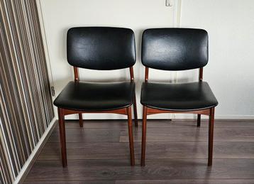 2 Vintage teakhouten zwart skai stoelen deens design 60  beschikbaar voor biedingen