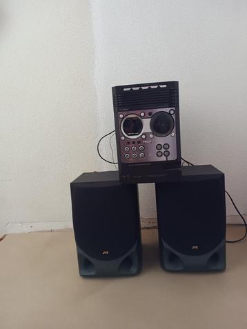 Philips 5-wissel- cd speler met 2 JVC-boxen beschikbaar voor biedingen