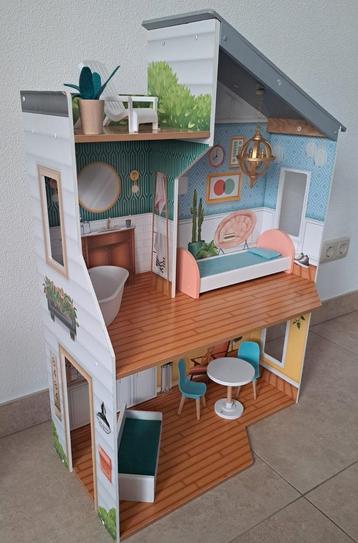 Kidskraft poppenhuis, barbies beschikbaar voor biedingen