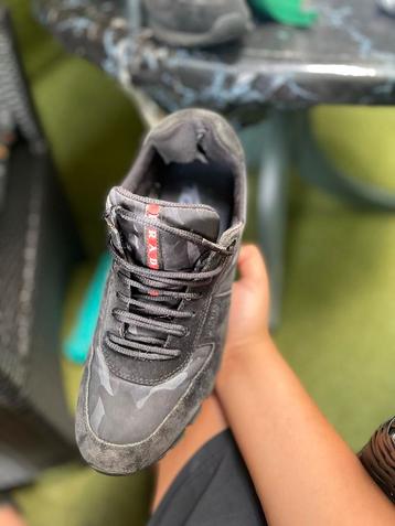 Prada Sneakers Maat 42 beschikbaar voor biedingen